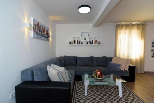 Apartment 4483-2 for 6 Pers in Kastel Kambelovac