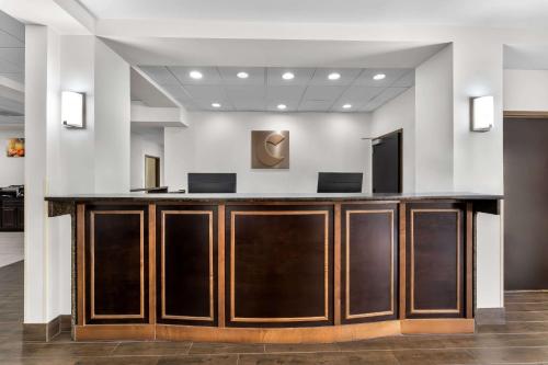 a lobby with a reception desk in a building at Comfort Inn & Suites Augusta West Near Fort Eisenhower in Augusta
