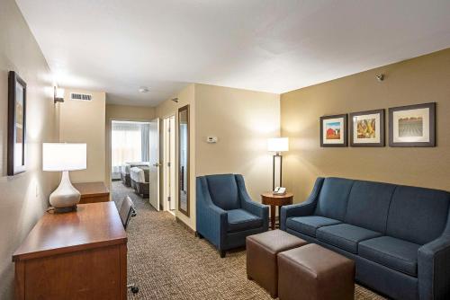Χώρος καθιστικού στο Comfort Inn & Suites Independence