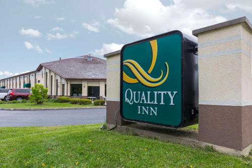 a sign for a quality inn in front of a building at Quality Inn Sycamore - DeKalb in Sycamore