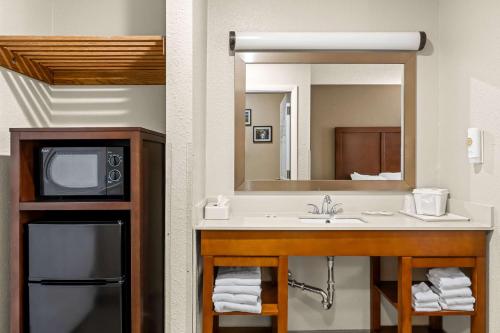 a bathroom with a sink and a mirror at Comfort Inn Worland Hwy 16 to Yellowstone in Worland
