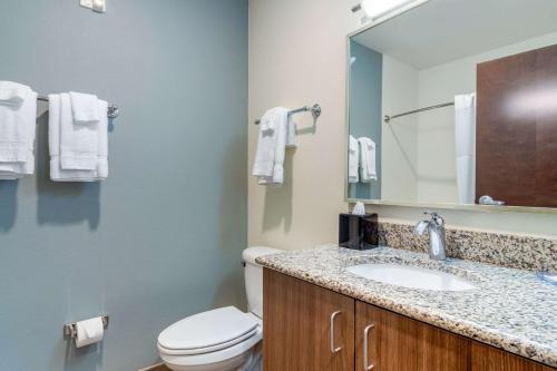 Ένα μπάνιο στο MainStay Suites Newnan Atlanta South