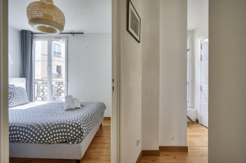 Stunning 1BR Flat with balcony near metro station