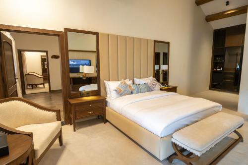 K2 Hotel by Green Pak Skarduにあるベッド