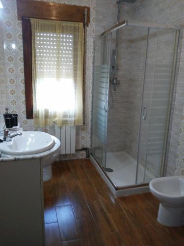 Ένα μπάνιο στο vivienda las caracolas