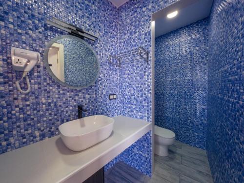 Un baño de GOLDEN SUNSET BATUMI, VILLA WITH PANORAMIC VIEW AND INFINITI POOLs