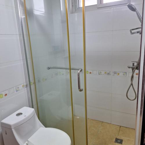 Ένα μπάνιο στο Luxurious RXR Apartment