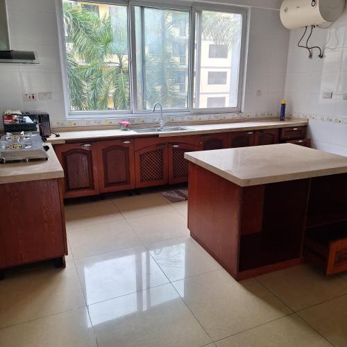 Η κουζίνα ή μικρή κουζίνα στο Luxurious RXR Apartment