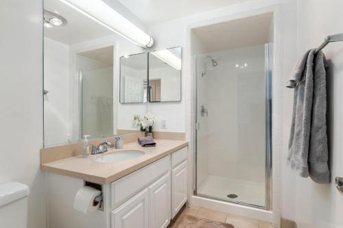 Ένα μπάνιο στο The violet-Santa Monica highrise beach front&view
