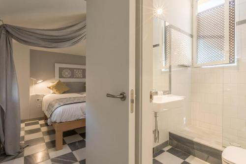 AoA Giralda Apartment