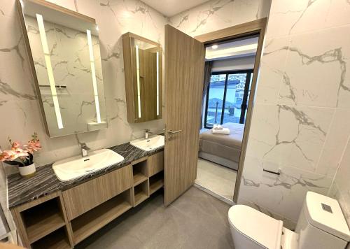 Et badeværelse på Zensiri Luxury 3BDR Pool Villa