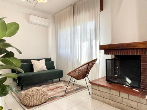 a living room with a green couch and a fireplace at Rimini Smart Stay in Rimini