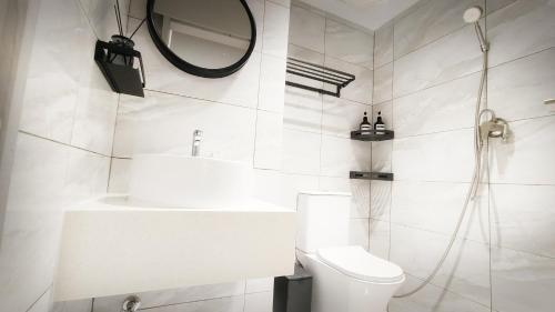 Ένα μπάνιο στο Mini Cinema Suite at Arte Cheras, KL City View, 6pax, MRT 6Min