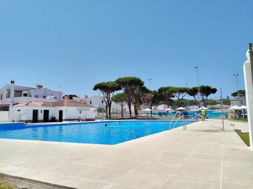 Πισίνα στο ή κοντά στο Duplex Las Torres La Barrosa - 750m from the Beach