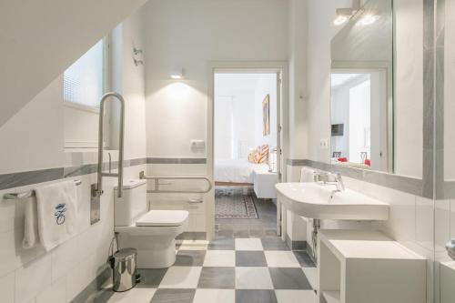 AoA Maestranza Apartment