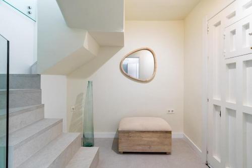a room with stairs and a mirror and a stool at Casa Lola in Sitio de Calahonda
