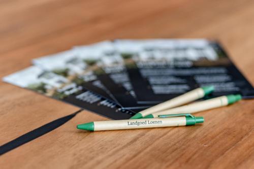 two pens sitting on top of a wooden table at Landgoed Loenen B&B in Slijk-Ewijk