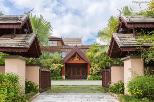 an exterior view of a house with a driveway at InterContinental Xishuangbanna Resort by IHG in Jinghong