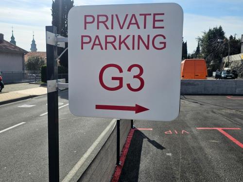 a sign that reads private parking on a street at Villa Volos , free private parking in Opatija