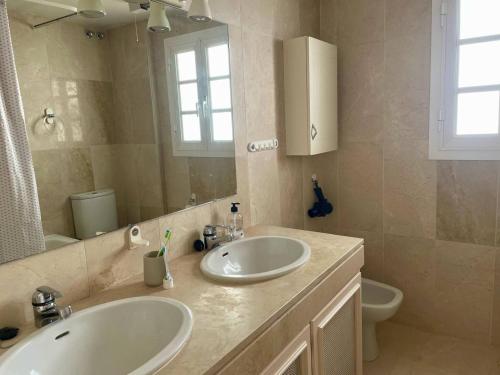 Luxury Townhouse Sea Views 10 Min from Puerto Bans