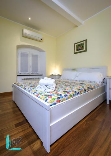 a large bed in a bedroom with a bedvisor at Casa Minni in Boccadasse in Genoa