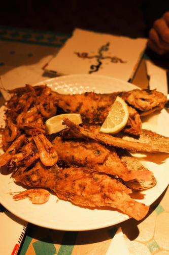 a plate of food with shrimp and a slice of lemon at Villa AMMA in Essaouira