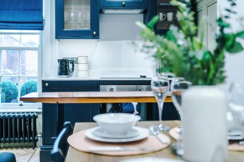 "The Gatsby" Stunning Central 2 Bed Abode in York photo 95