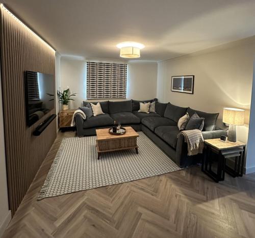 Et opholdsområde på Detached Luxury Coach House - Sky Sports Cinema - EVCharger