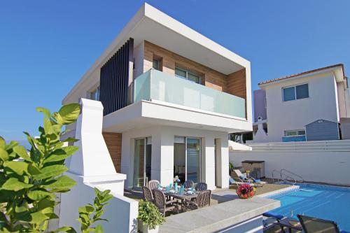 Thea Athena Villa - Walking to the Beach