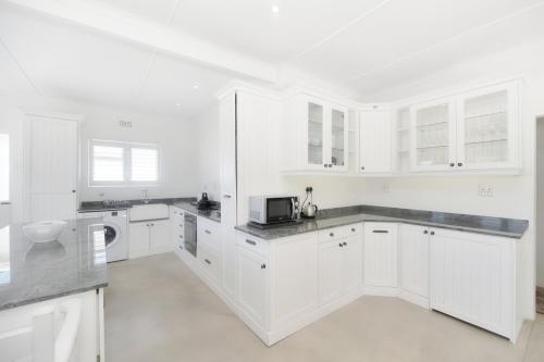 Dapur atau dapur kecil di Eland's Rest In Arniston