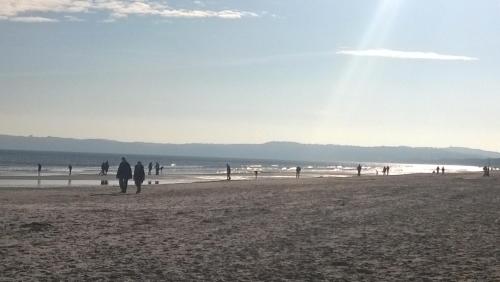 a group of people walking on the beach at RügenHerz DACHTRÄUME Atelierwohnung 1 - 4 Personen in Parchtitz