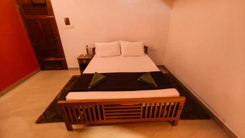 Postel nebo postele na pokoji v ubytování Sky's Surf Hostel