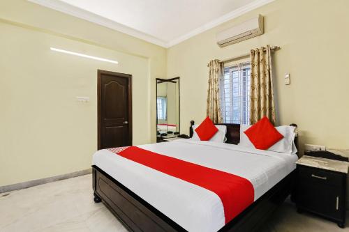 Ένα ή περισσότερα κρεβάτια σε δωμάτιο στο Super Townhouse Sri Nirvana Inn