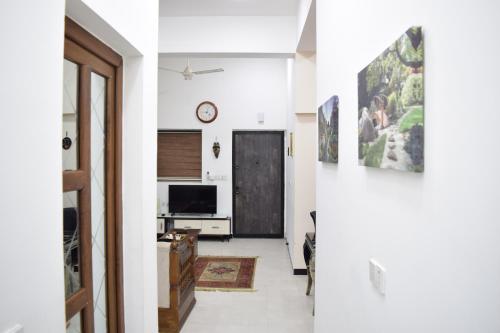 a hallway with a living room with a clock on the wall at شقق دار الزيني - Dar Alzainy Apartments in Baghdad