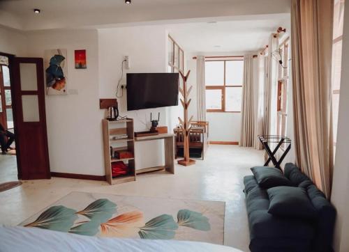 a living room with a couch and a tv at Affinity Villa Dikoya in Dikoya
