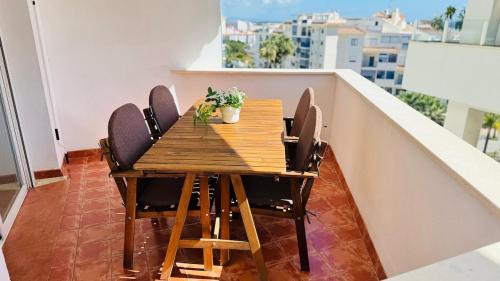 Room City Estepona Montemayor 2BR pool and garage