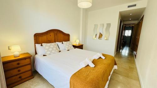 Room City Estepona Montemayor 2BR pool and garage