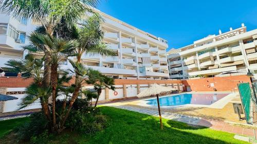 Room City Estepona Montemayor 2BR pool and garage