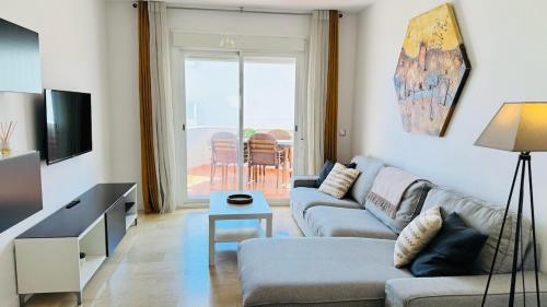 Room City Estepona Montemayor 2BR pool and garage