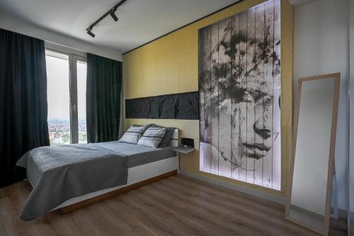 Postel nebo postele na pokoji v ubytování Skopje Sky Smart Twin Apartments 29th & 30th Spa Included