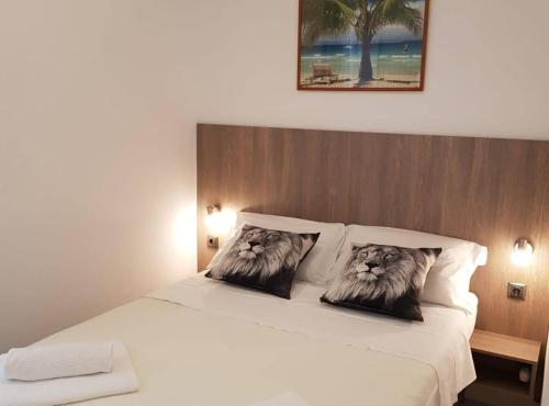 Apartments Golden Horizon with Heated Pool