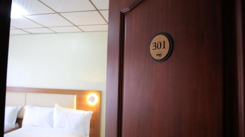 ENN Business Hotelにあるベッド