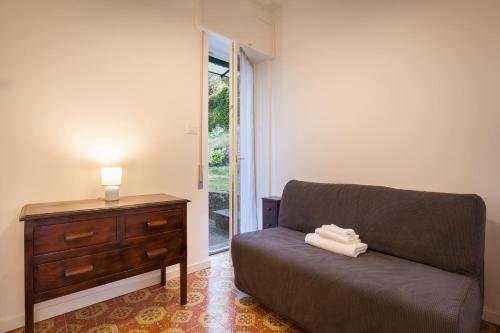 a living room with a couch and a dresser at Villa Cesarina-Vista lago totale in Brenzone sul Garda