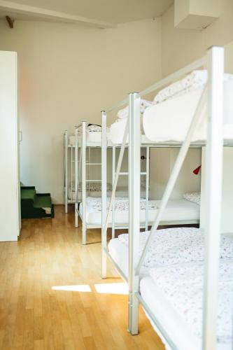 Postel nebo postele na pokoji v ubytování Cukrarna Guest Accommodation