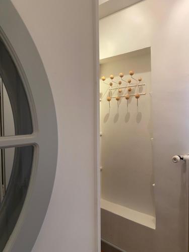 a room with a mirror and a white wall at La Petite Campagne in Lonay