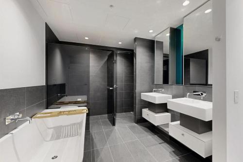 Ένα μπάνιο στο Park Avenue Melbourne