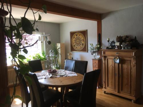 a dining room with a wooden table and chairs at Wohnen wie zu Hause in Lauterbach