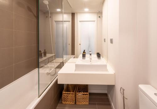 Le Mirage modern apartment with sea views