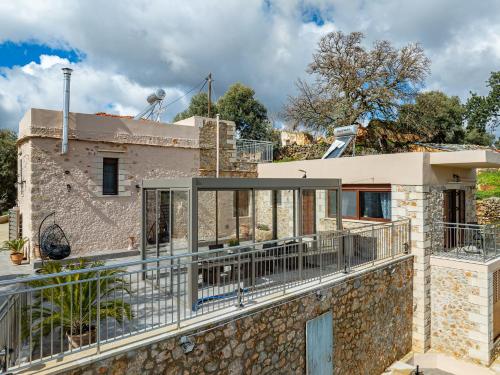 Το κτήριο όπου στεγάζεται  η παραθεριστική κατοικία