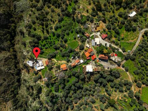 Άποψη από ψηλά του Achlades The Mountain Paradise Villas - Suite with pool and balcony with amazing view!